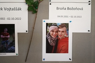 Medzi obete patria aj dvaja mladí študenti Univerzity Komenského Broňa Božoňová a Marek Vojtaššák, ktorý navyše len nedávno začali tvoriť pár.