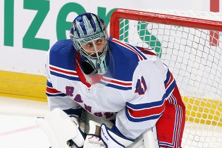 Slovenský brankár Jaroslav Halák bude v novom ročníku NHL obliekať dres organizácie New York Rangers.