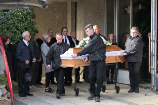  Prvý pohreb