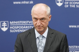 Minister Karel Hirman zatiaľ vyčkáva s tým, aby predstavil konkrétne riešenia.