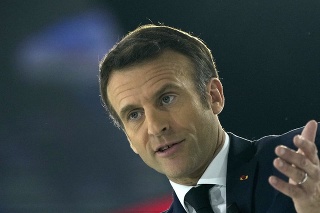 Francúzsky prezident Emmanuel Macron absolvoval svoj prvý veľký predvolebný míting.