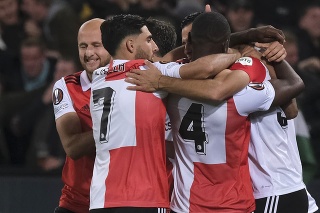 Hráči Feyenoord oslavujú po tom, ako Slovák David Hancko (vpravo) strelil druhý gól.
