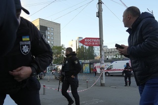 V Kyjeve znova zneli sirény, bolo počuť výbuchy.
