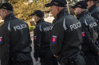 Na snímke vyprevadenie 40 príslušníkov Policajného zboru, ktorí budú vyslaní na maďarsko-srbské hranice.