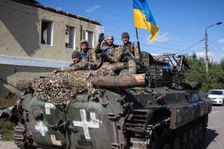 Austin vyzdvihol ukrajinské sily a prisľúbil ďalšiu podporu pre Ukrajinu.