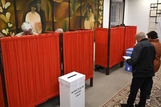 Počas jedného dňa sa naraz hlasuje v komunálnych aj v županských voľbách (ilustračné foto).