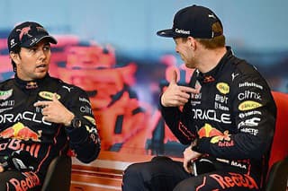 KTO USPEJE?: TO USPEJE?: Obaja piloti Red Bullu Pérez (vľavo) i Verstappen chcú VC Mexika vyhrať