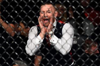 McGregor vtrhol do ringu a skákal do bitky.