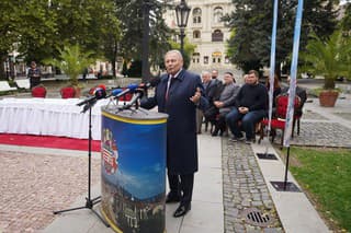 Bývalý primátor a exprezident SR Rudolf Schuster (88) sa zúčastnil podpísania spolupráce mesta, U.S. Steelu, Štátneho divadla Košice a SMsZ. 
