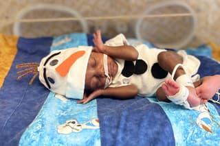 Zdravotné sestry vo floridskej nemocnici obliekli bábätká do rozkošných halloweenskych kostýmov.