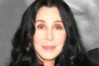 Cher (76)