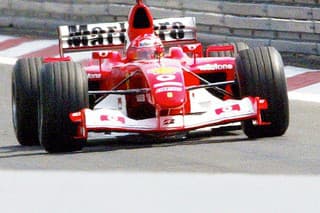 Monopost Ferrari, v ktorom Michael Schumacher získal v roku 2003 šiesty titul, mieri do dražby.