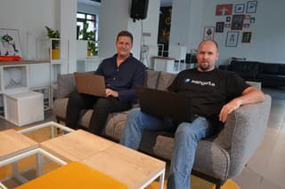 (Zľava) Peter Kriš (34) a Gleb Urvanov (30) vytvorili svetovú firmu z obývačky. 