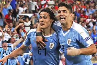 Hviezdy Luis Suarez (vpravo) či Edinson Cavani (vľavo) budú hrať na Tehelnom poli.