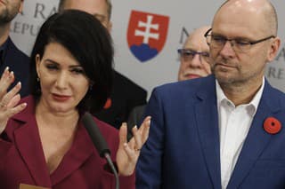 Poslanci NR SR za stranu SaS zľava: Jana Bittó Cigániková a Richard Sulík.