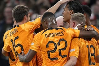 Holanďania zdolali Belgicko gólom van Dijka.