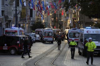 Výbuch na obľúbenej istanbulskej ulici Istiklal v nedeľu zanechal mŕtvych a zranených.