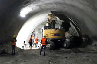 Slávnostné prerazenie tunela Čebrať, ktorý je súčasťou stavby D1 Hubová – Ivachnová.