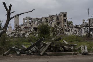 Na Ukrajine stále prebiehajú boje. (ilustračné foto)