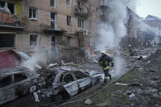 Následky ruského ostreľovania v Kyjeve z 23. novembra 2022.