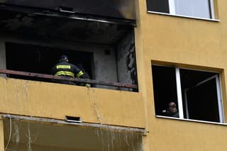 Bytový dom na Prostějovskej ulici v Prešove po požiari, ku ktorému došlo 24. 11. pred polnocou.
