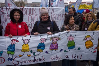 Tisíce pedagógov sa zhromaždilo v Budapešti, aby vyjadrili nesúhlas so situáciou verejného školstva v Maďarsku.