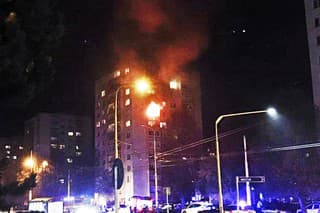 Pri požiari na Prostějovskej zomreli 2 ľudia.