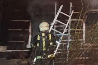 Hasiči na Českolipsku zasahovali 30. novembra 2022 pri požiari zrubového domu v Novom Bore - Arnultoviciach.