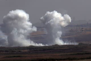 Turecké vojská bombardujú Sýriu, v stredu ohlásili aj pozemnú ofenzívu.
