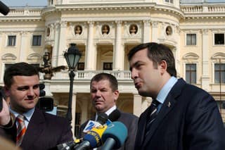 Na snímke exprezident Gruzínska Michail Saakašvili (vpravo).