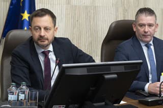 Na snímke zľava predseda vlády SR Eduard Heger a minister vnútra SR Roman Mikulec (obaja OĽANO).