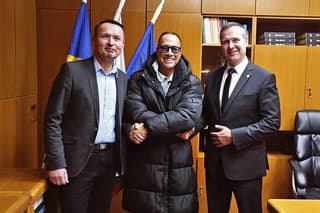 Van Damme na radnici v Michalovciach potvrdil, že príde opäť na jar. 