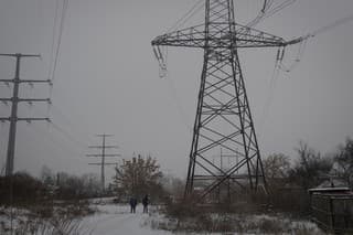 Obyvatelia Ukrajiny musia počas zimných mesiacov očakávať výpadky energie, keďže mnohé ukrajinské elektrárne sú v dôsledku ruských útokov poškodené.