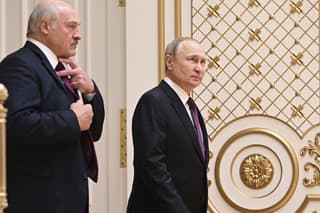 Vladimir Putin (vpravo) a Alexander Lukašenko na spoločnom stretnutí.