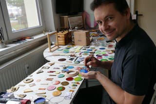  Akademický maliar Jurašek sa venuje umeniu od svojich piatich rokov.
