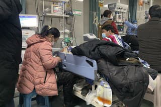 Koronavírusová pandémia sa v Číne rozbehla na plné obrátky.