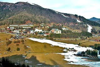 V lyžiarskom stredisku sa nachádza 19 zjazdoviek.