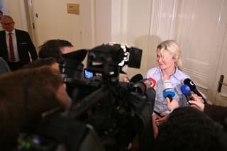 Jana Nagyová pri prestávke rokovaní hlavného pojednávania v prípade Čapí hnízdo.