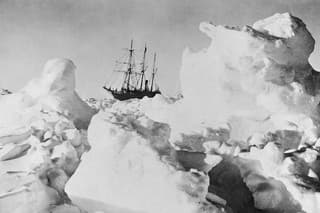 Loď Endurance: Plavidlo bolo uväznené v ľadovom poli dlhom stovky kilometrov.