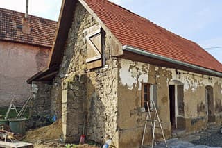 2022 - Dom z roku 1887 bol vo veľmi zlom stave.
