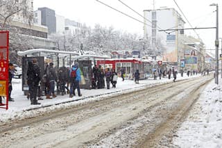30. január 2015. Obchodná ulica, Bratislava -4°C. Kolabovala doprava, napadlo vyše 20 cm snehu.