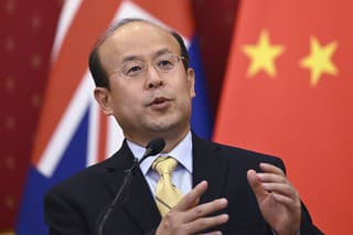 Čínsky veľvyslanec v Austrálii Siao Čchien uviedol, že Canberra by mala byť pri spolupráci s Japonskom opatrná.