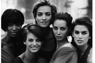 Módny fotograf Peter Lindbergh urobil v roku 1990 legendárny záber piatich modeliek. Zľava Naomi Campbell, Linda Evangelista, Tatjana Patitz, Chrissy Turlington, a Cindy Crawford.
