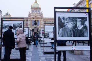 Putovná výstava fotografií k 30. výročiu rozdelenia ČSFR prišla do Prahy.