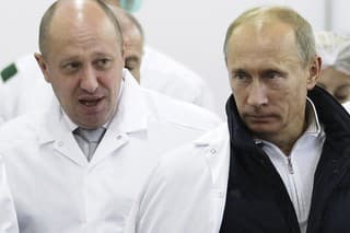 Na archívnej snímke z 20. septembra 2010 Jevgenij Prigožin a ruský prezident Vladimir Putin.