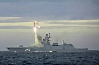 Putin vyslal minulý týždeň fregatu triedy Admirál Gorškov vyzbrojenú novými hypersonickými raketami Zirkón do Atlantického oceánu.