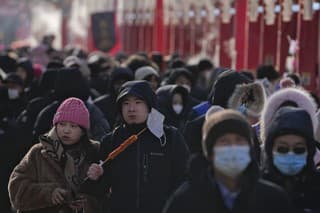  V Číne naďalej zadržiavajú desiatky účastníkov proticovidových protestov.