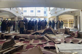 K tragickému výbuchu došlo v mešite v pakistanskom Péšávare.