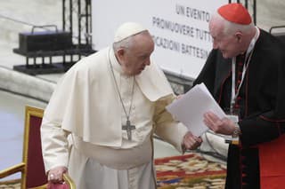 Kardinál Marc Ouellet v spoločnosti s pápežom Františkom (vľavo).