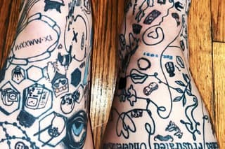 Na tele má 96 tetovaní a plánuje ďalšie.